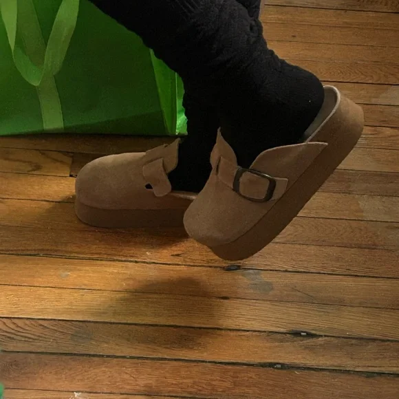 Brown Kawaii Slented Platform Clogs - Picture 4 of 4